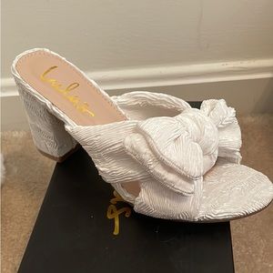 Lulu’s white size 8 shoes never worn